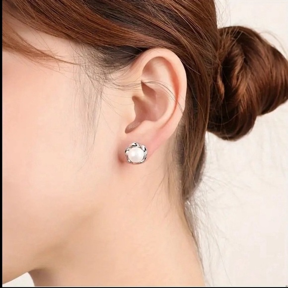 pearl knot stud earrings NEW post back delicate - Picture 4 of 8